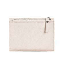 画像をギャラリービューアに読み込む, 【2026春のビッグセール開催！】紙幣と小銭を収納できる本革の二つ折り財布。お札と小銭のポケットが同じ方向を向いているので、コンパクトでスタイリッシュなので、ギフトにも最適です。
